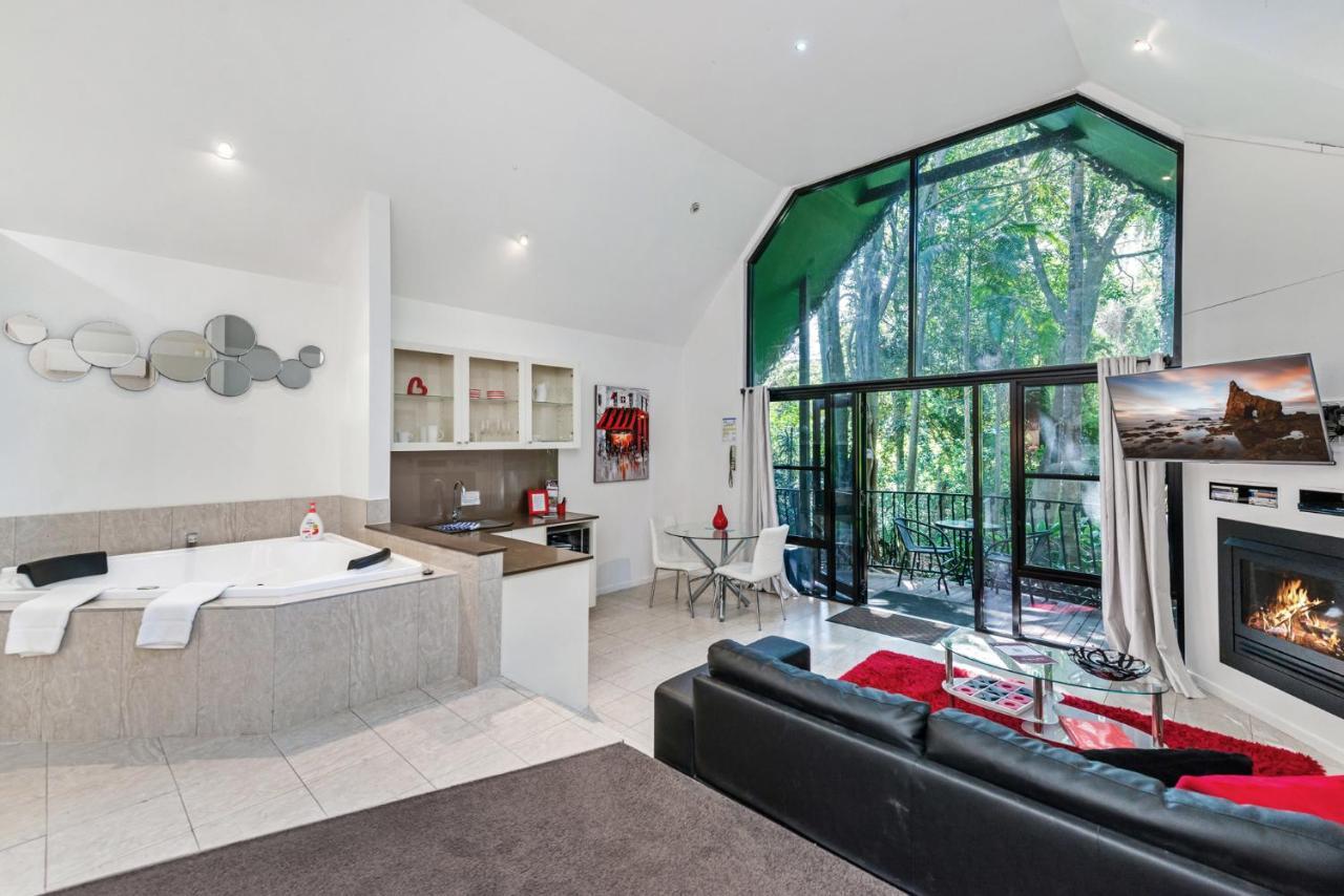 Chalet On Gallery Walk - King Bed, Spa, Fireplace, Wifi & Netflix, Linger A While Mount Tamborine Eksteriør billede