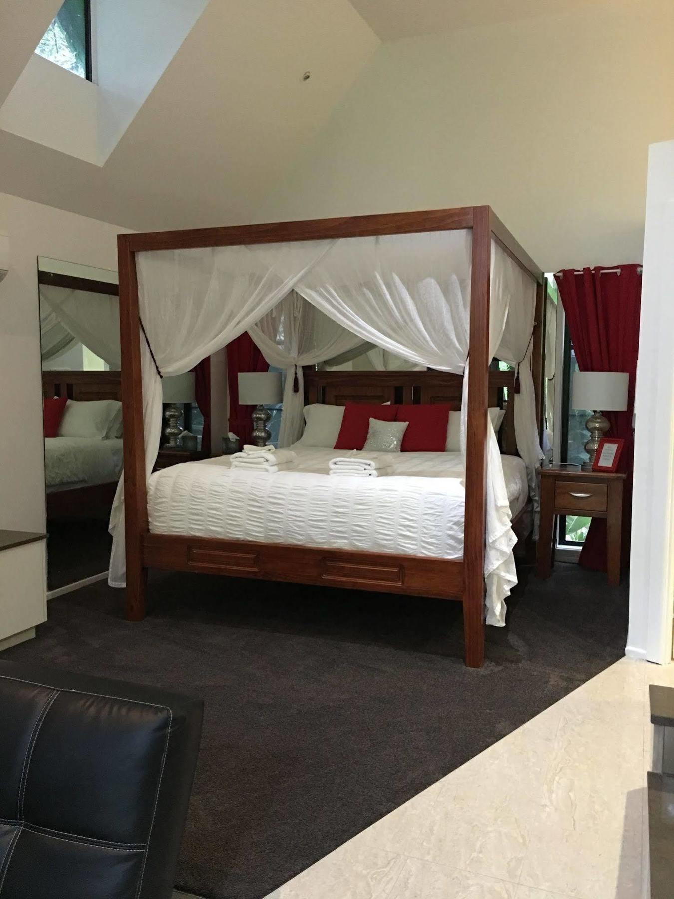 Chalet On Gallery Walk - King Bed, Spa, Fireplace, Wifi & Netflix, Linger A While Mount Tamborine Eksteriør billede