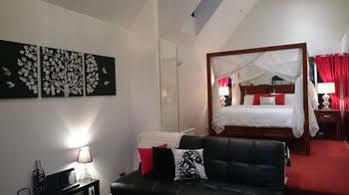 Chalet On Gallery Walk - King Bed, Spa, Fireplace, Wifi & Netflix, Linger A While Mount Tamborine Eksteriør billede